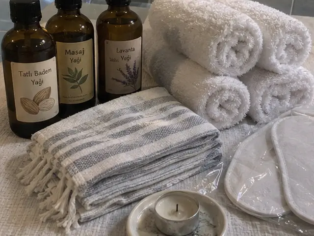 Tatlı badem ve lavanta yağı, havlular, peştemal ve mum — Gaziosmanpaşa, Masaj Salonun